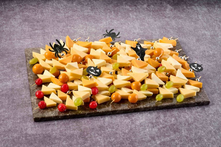 Ассорти сыров с фруктами (Halloween)