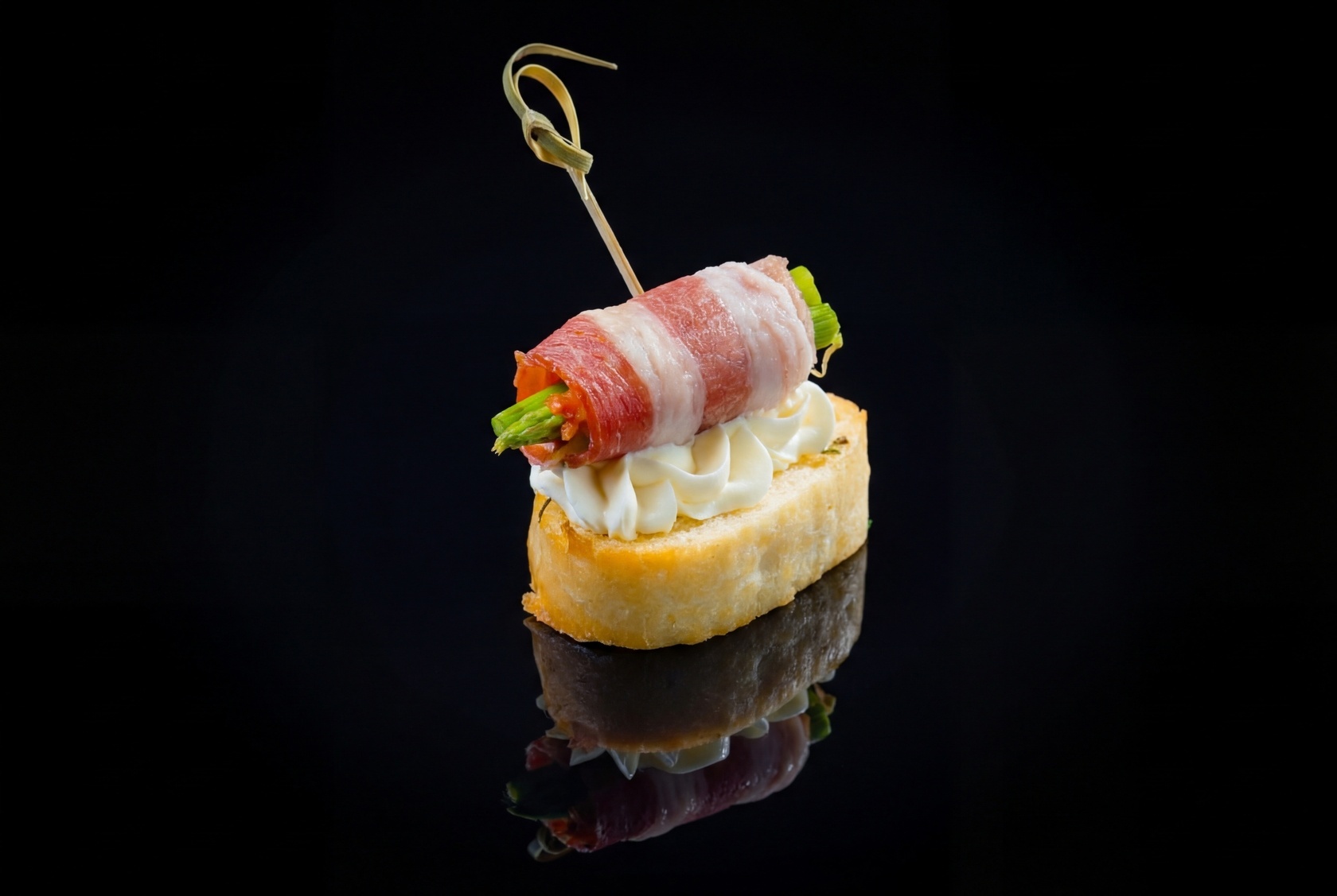 Сет брускетт с беконом, спаржей и сыром Моцарелла, 28 шт - #2