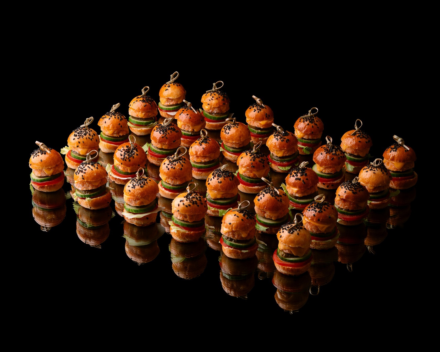 Нано-бургеры с форелью и пикантным соусом, 30 шт