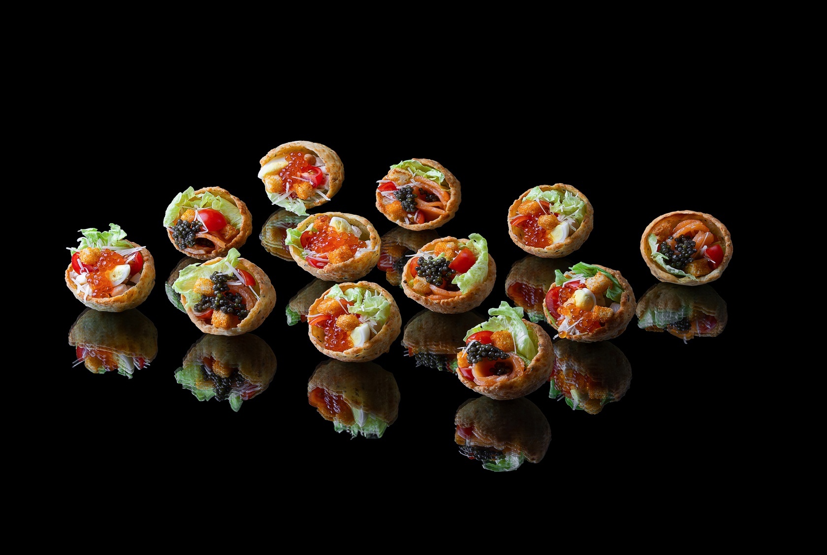 Сет корзинок «Цезарь» с красной и осетровой икрой, 12 шт