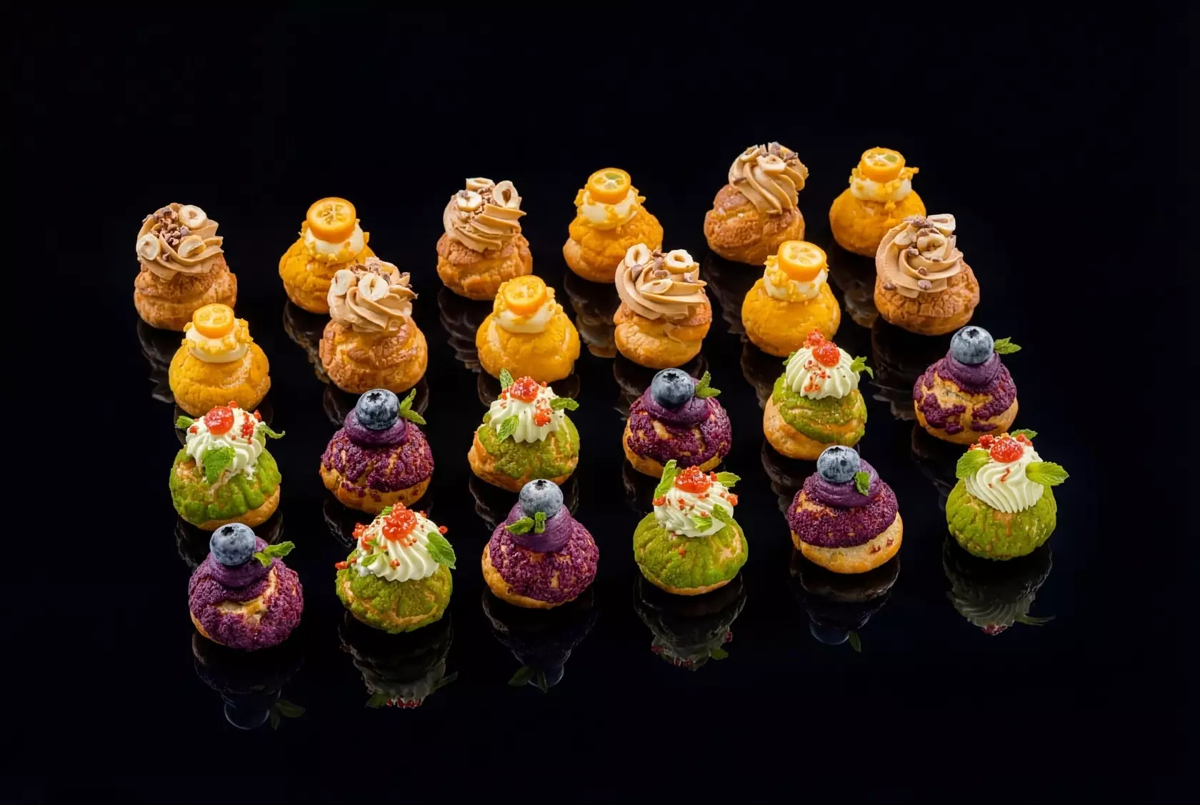 Набор пирожных Шу «Апельсин», «Клубника-мохито», «Черника-лимон» и «Орех-карамель», 24 шт