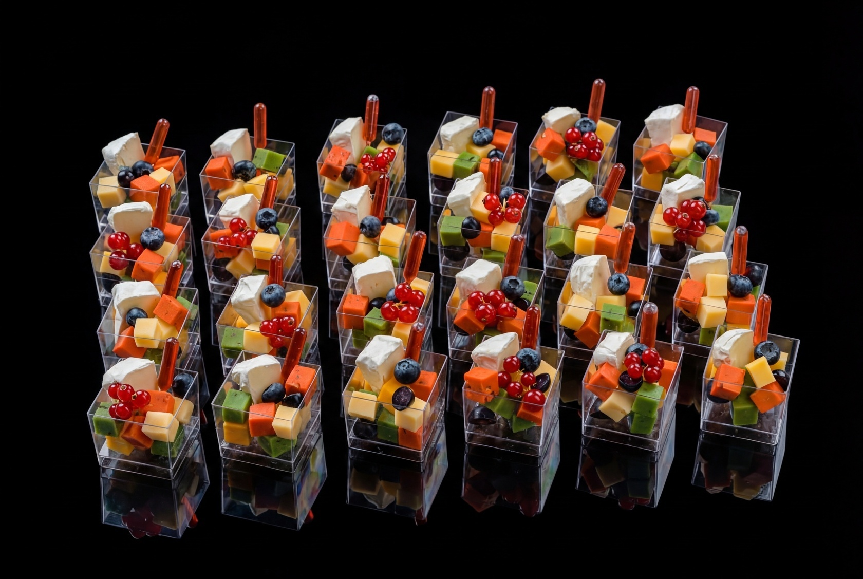 Веррины с ассорти сыров и ягодами, 24 шт