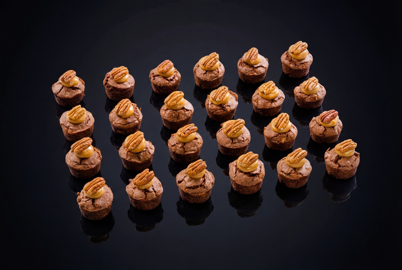 Брауни с карамелью и орехом пекан, 24 шт