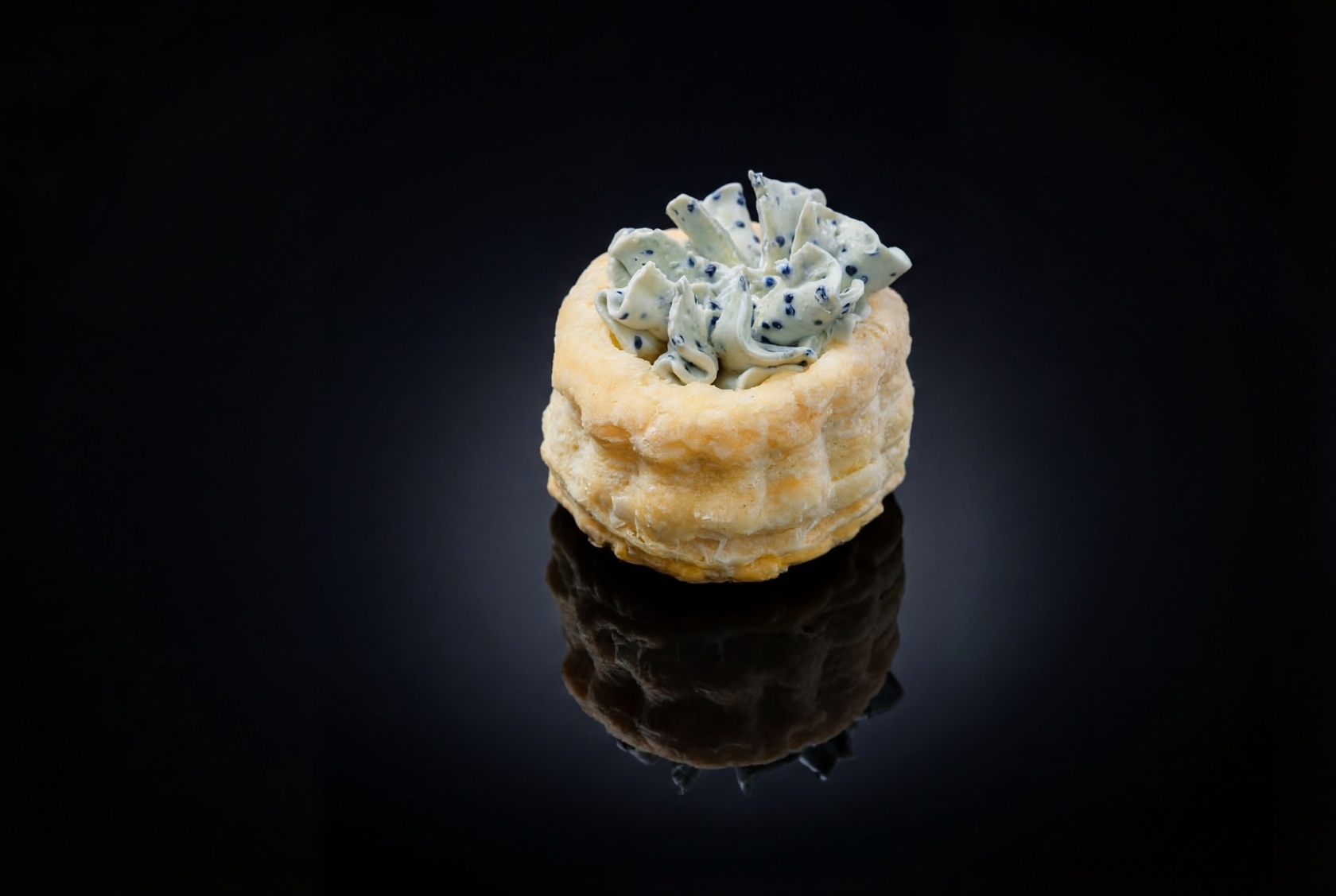 Волованы с красной икрой, гусиным паштетом и муссом из тобико, 24 шт - #4