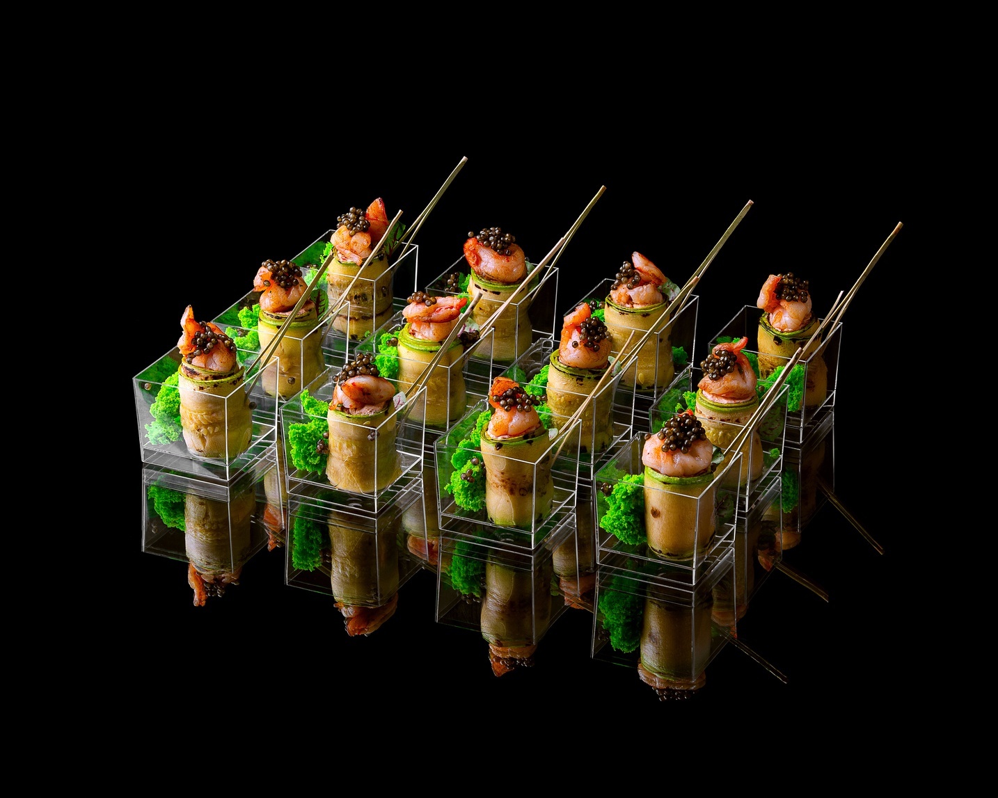 Каннеллони с тигровой креветкой и осетровой икрой, 12 шт