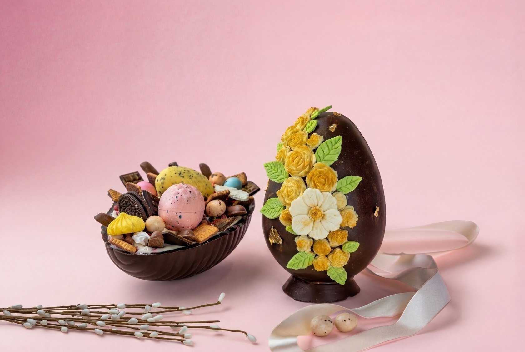 Среднее шоколадное яйцо «Яркие цветы» с оригинальной начинкой