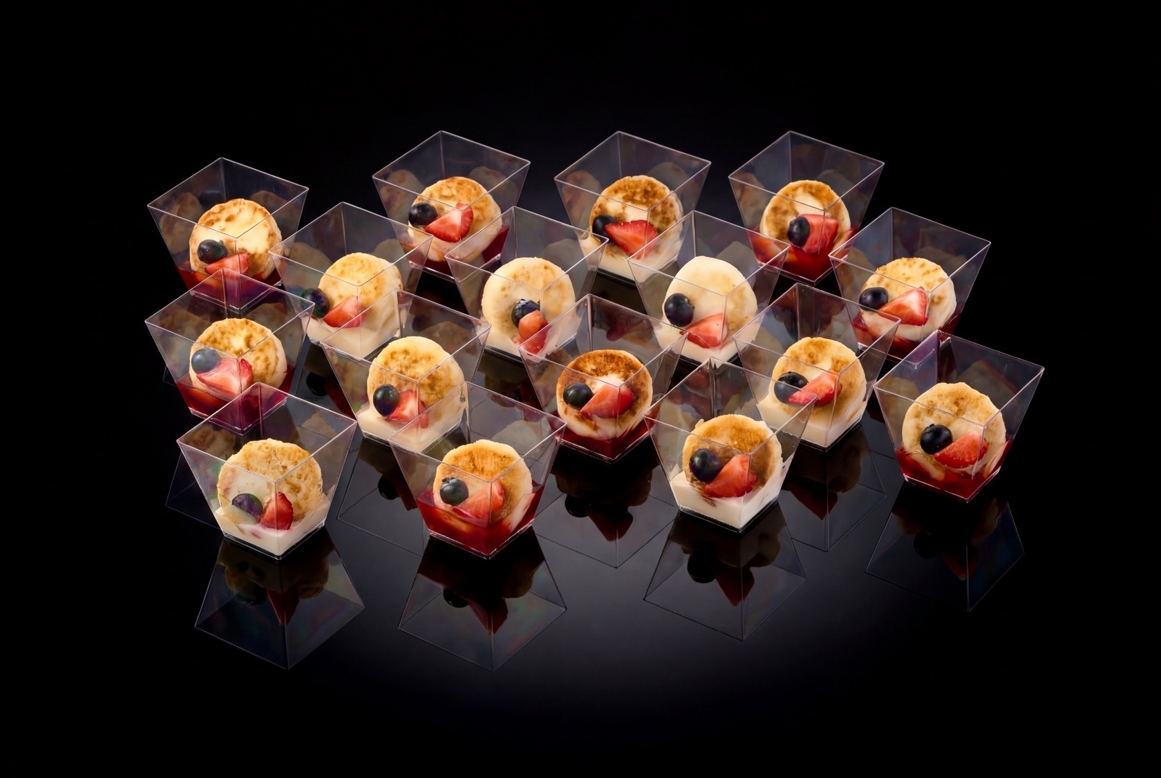 Мини сырники «Паризьен» в верринах со свежими ягодами, 16 шт