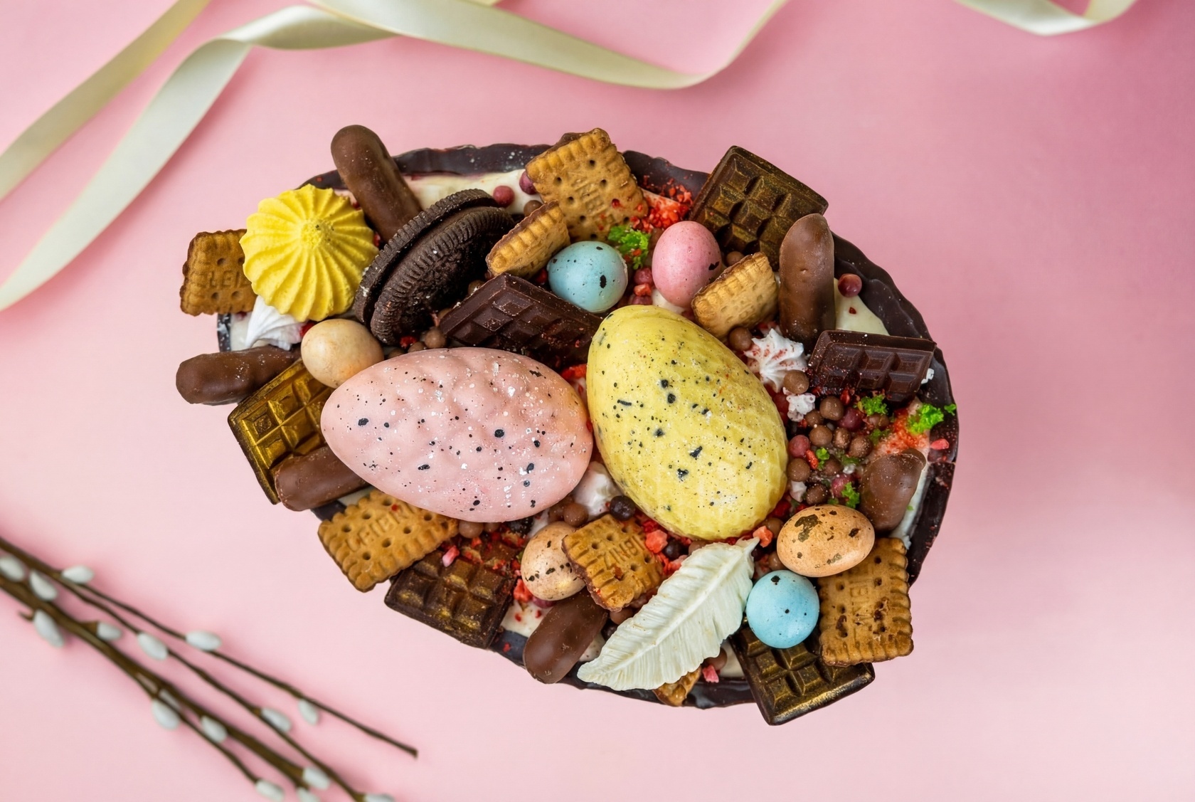 Среднее шоколадное яйцо «Яркие цветы» с оригинальной начинкой - #2