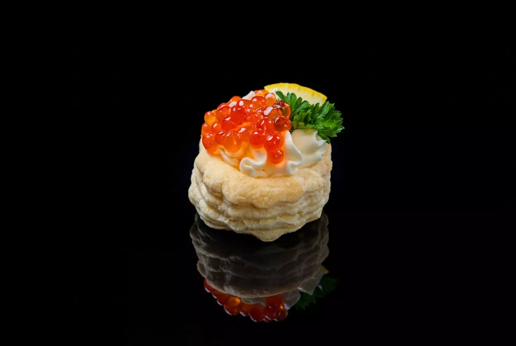 Волованы с красной икрой, гусиным паштетом и муссом из тобико, 24 шт - #3