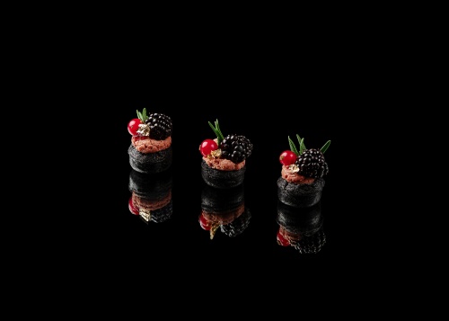 Канапе с гусиным паштетом, ягодным конфитюром и свежей ежевикой, 12 шт