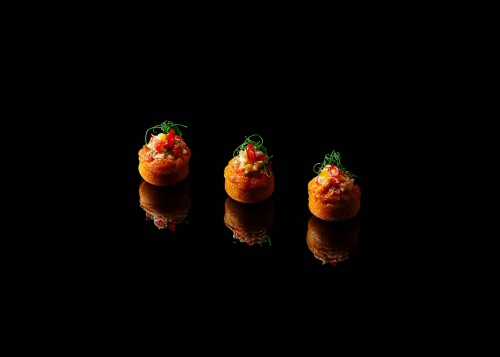 Томатный бисквит с салатом из краба, 12 шт