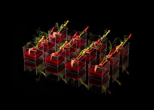 Утиное магре с малиновым соусом и зёрнами граната, 12 шт