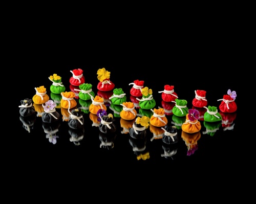 Ассорти блинных мешочков с крабом, форелью, щучьей икрой и трюфелем, 24 шт