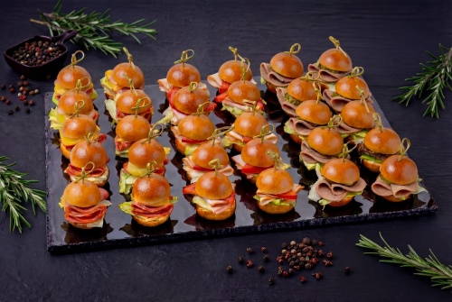 Нано бургеры с чоризо, карбонадом и говяжьим языком, 30 шт