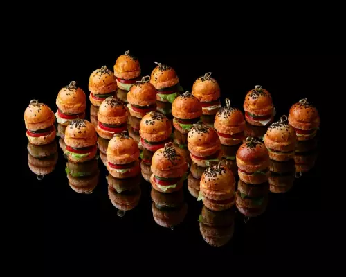 Мини-бургеры с форелью и пикантным соусом