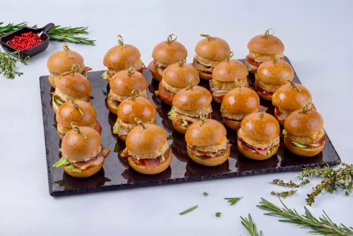 Мини-бургеры с курицей и беконом #4