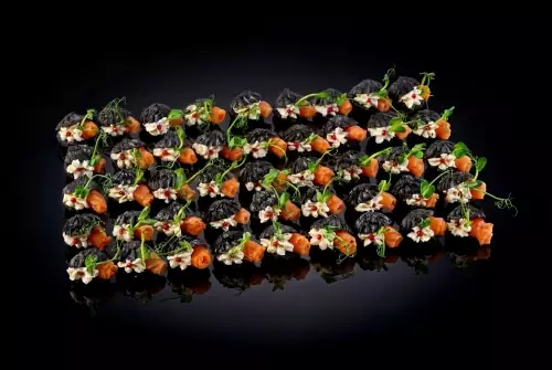 Канапе "Черная жемчужина"