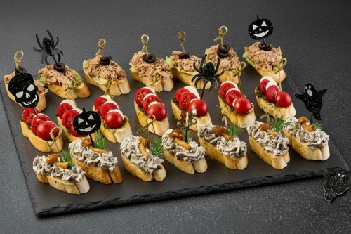 Сет из брускетт на Halloween