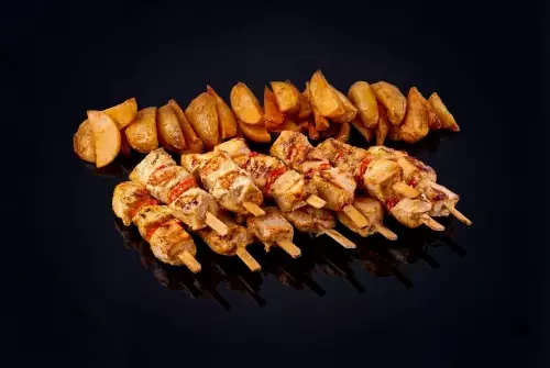 Брошеты из курицы с картофельными дольками "Секьюрица Потата"