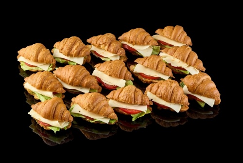 Набор круассанов с сыром моцарелла