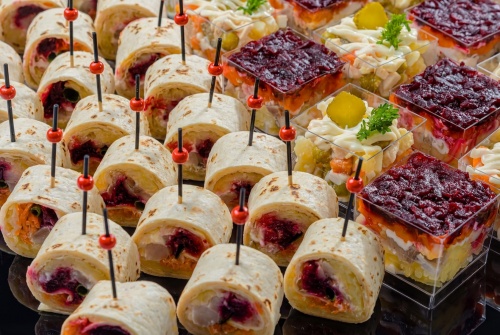 Большой набор рулетов и верринов с салатами, 68 шт - #4