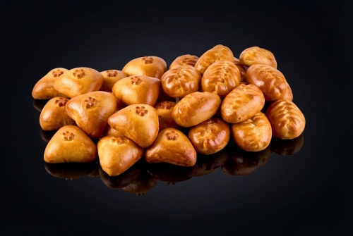 Ассорти пирожков с мясом и капустой с грибами