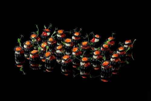 Мини-профитроли с тунцом и красной икрой, 24 шт