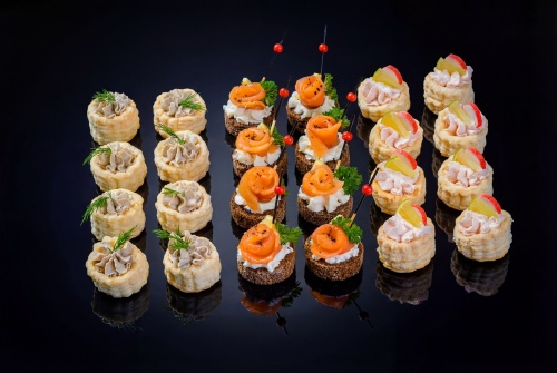 Набор рыбных волованов и канапе