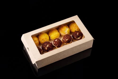 Бокс с бананово-карамельными профитролями 15 шт.