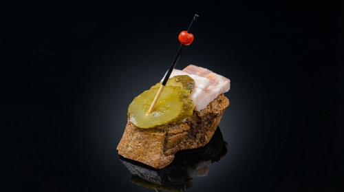 Брускетты с красной икрой, рыбой, грудинкой и муссом со шпротами, 28 шт - #3