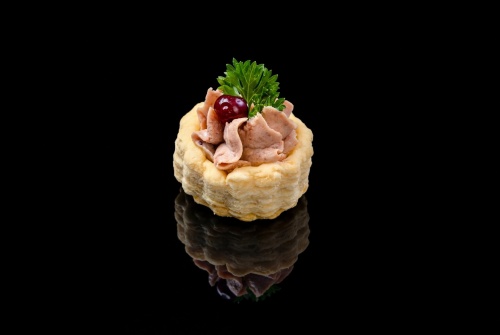 Волованы с красной икрой, гусиным паштетом и муссом из тобико, 24 шт - #2