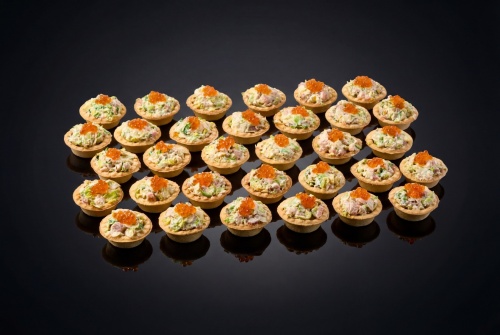 Тарталетки с красной рыбой и авокадо