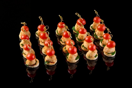 Канапе с куриным шариком