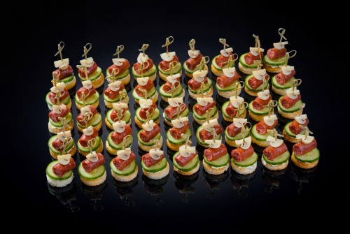 Канапе с охотничьими колбасками, 45 шт