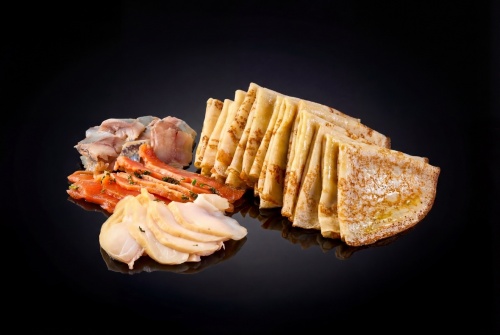 Блины с рыбным ассорти