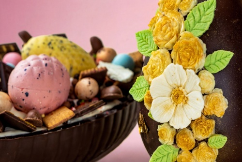 Среднее шоколадное яйцо «Яркие цветы» с оригинальной начинкой - #9