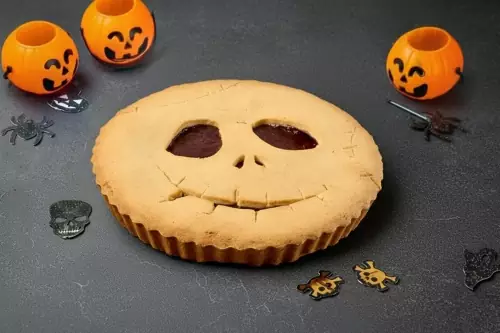 Пирог “Skeleton Jack” с клубникой