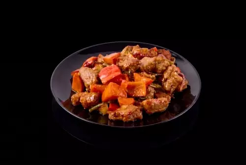 Свинина в кисло-сладком соусе с овощами