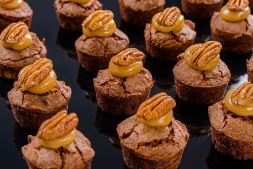 Брауни с карамелью и орехом пекан, 24 шт - #2