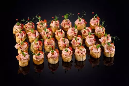 Брускетты с грудинкой, 28 шт