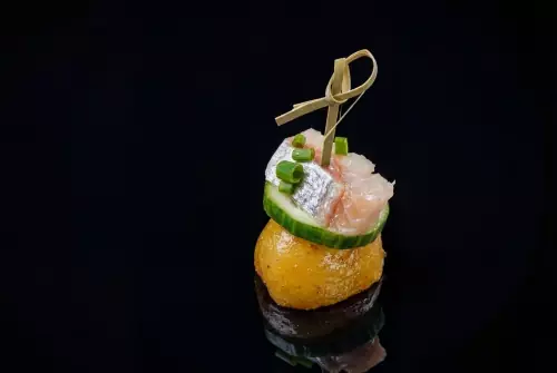 Канапе с картофелем, огурцом и сельдью, 24 шт - #2