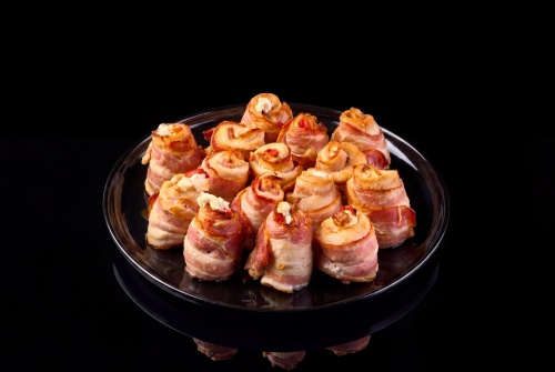 Куриные рулетики в беконе