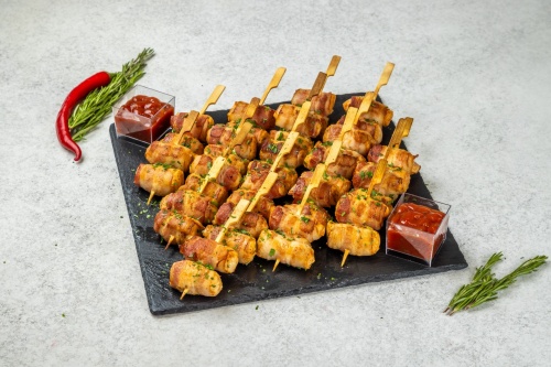 Филе куриное в беконе с соусом сальса, 20 шт