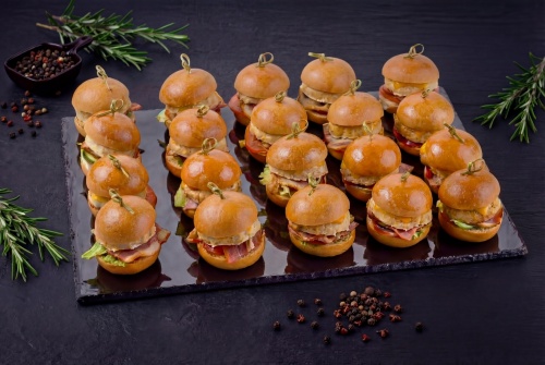 Мини-бургеры с курицей и беконом #4