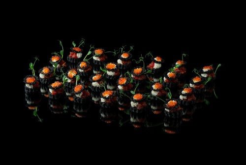 Мини-профитроли с тунцом и красной икрой, 24 шт