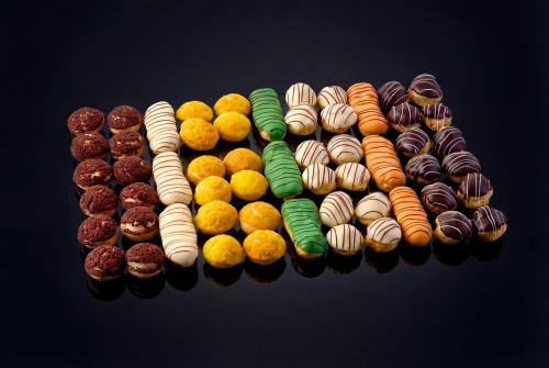 Набор пирожных "Шу" и Эклеров