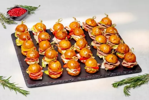 Нано бургеры с чоризо, карбонадом и говяжьим языком, 30 шт