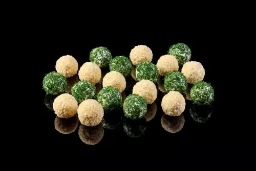 Шарики из брынзы с виноградом