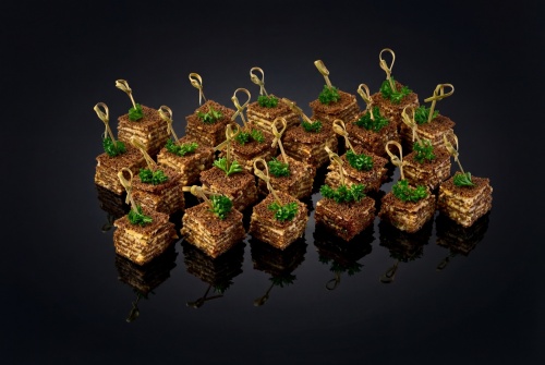 Слоеное канапе на бородинском хлебе