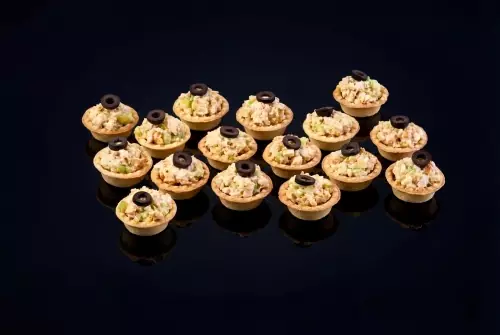 Тарталетки с куриным салатом